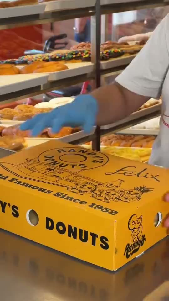 Reel de Félix × Randy's Donuts